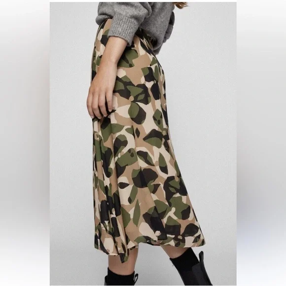 hugo boss 100% silk ASYMMETRIC-HEM SKIRT IN
GRAPHIC-PRINT Camo size 2 - Picture 3 of 12